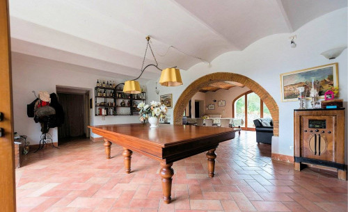 Azienda agricola con villa e piscina in vendita a Lajatico
