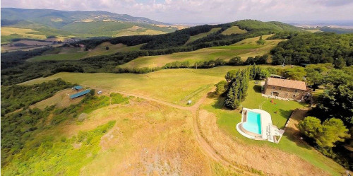 Azienda agricola con villa e piscina in vendita a Lajatico