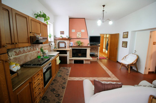 Villa unifamiliare di ampia superficie con giardino in vendita a Civitella Paganico