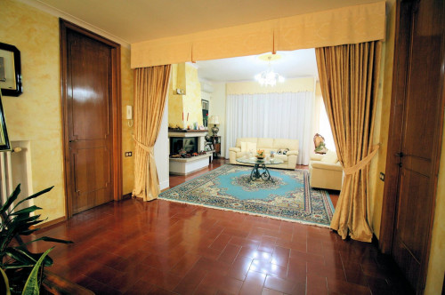 Villa unifamiliare di ampia superficie con giardino in vendita a Civitella Paganico
