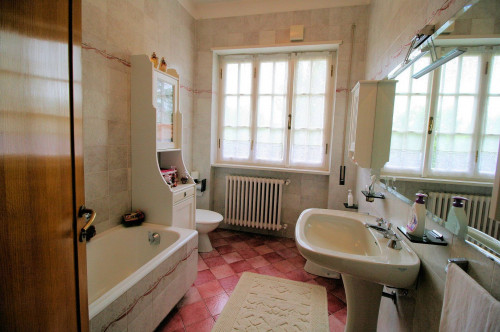 Villa unifamiliare di ampia superficie con giardino in vendita a Civitella Paganico
