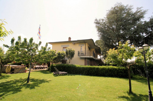 Villa unifamiliare di ampia superficie con giardino in vendita a Civitella Paganico