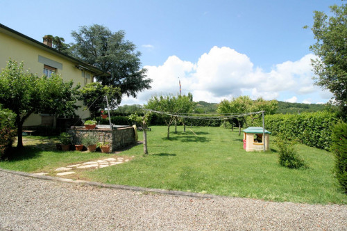 Villa unifamiliare di ampia superficie con giardino in vendita a Civitella Paganico
