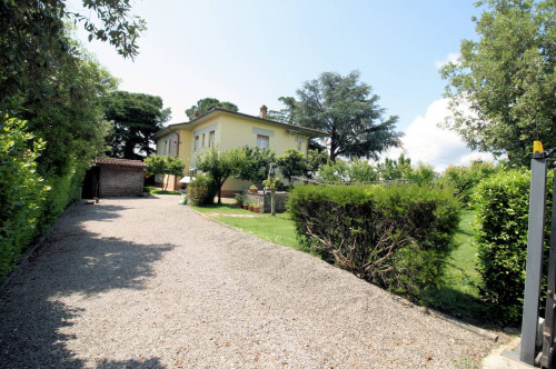 Villa unifamiliare di ampia superficie con giardino in vendita a Civitella Paganico