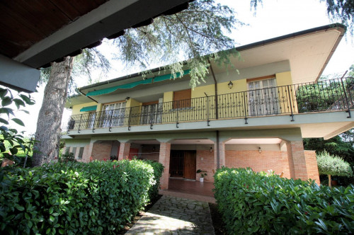 Villa unifamiliare di ampia superficie con giardino in vendita a Civitella Paganico