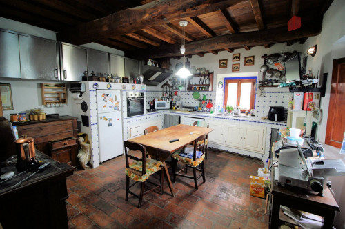 Complesso immobiliare panoramico con ampio terreno in vendita a Barberino di Mugello