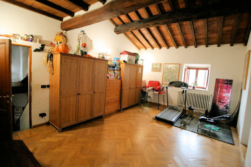 Complesso immobiliare panoramico con ampio terreno in vendita a Barberino di Mugello