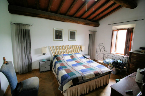 Complesso immobiliare panoramico con ampio terreno in vendita a Barberino di Mugello