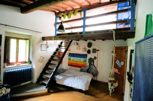 Complesso immobiliare panoramico con ampio terreno in vendita a Barberino di Mugello