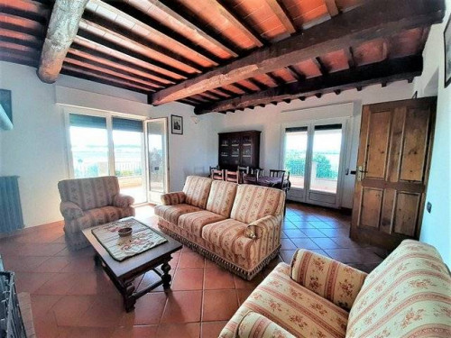 Complesso immobiliare di ampia superficie con terreni in vendita a Capalbio