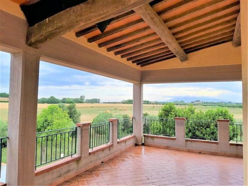 Complesso immobiliare di ampia superficie con terreni in vendita a Capalbio