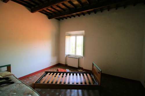 Complesso immobiliare di ampia superficie da ristrutturare in vendita a Santa Luce
