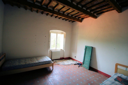 Complesso immobiliare di ampia superficie da ristrutturare in vendita a Santa Luce