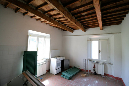 Complesso immobiliare di ampia superficie da ristrutturare in vendita a Santa Luce
