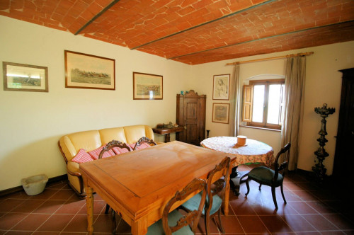 Casa in stile rustico Toscano in posizione panoramica in vendita a Quarrata