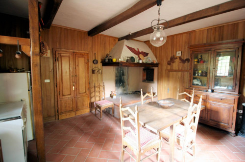 Casa in stile rustico Toscano in posizione panoramica in vendita a Quarrata