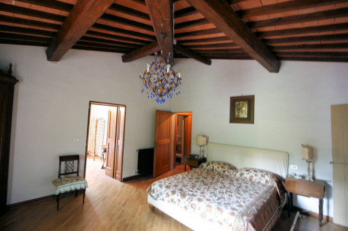 Casa in stile rustico Toscano in posizione panoramica in vendita a Quarrata