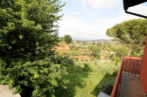 Casa in stile rustico Toscano in posizione panoramica in vendita a Quarrata