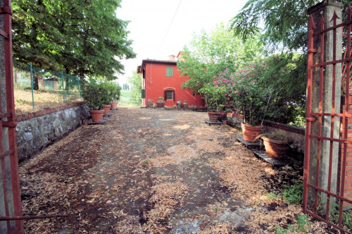 Casa in stile rustico Toscano in posizione panoramica in vendita a Quarrata