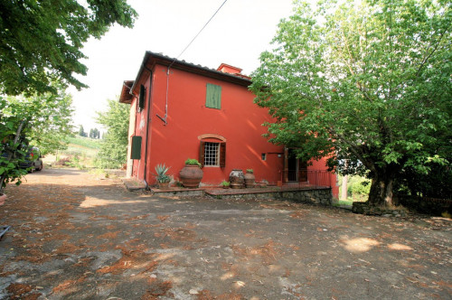 Casa in stile rustico Toscano in posizione panoramica in vendita a Quarrata