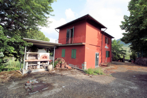 Casa in stile rustico Toscano in posizione panoramica in vendita a Quarrata
