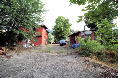 Casa in stile rustico Toscano in posizione panoramica in vendita a Quarrata