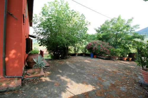 Casa in stile rustico Toscano in posizione panoramica in vendita a Quarrata