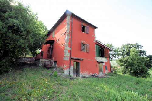 Casa in stile rustico Toscano in posizione panoramica in vendita a Quarrata