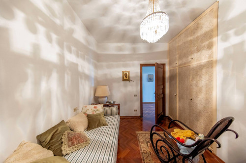 Villa di ampia superficie in posizione panoramica con giardino in vendita a Pescia