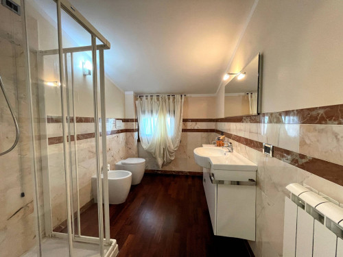 Complesso immobiliare di ampia superficie  in posizione collinare con parco e piscina in vendita a Pescia