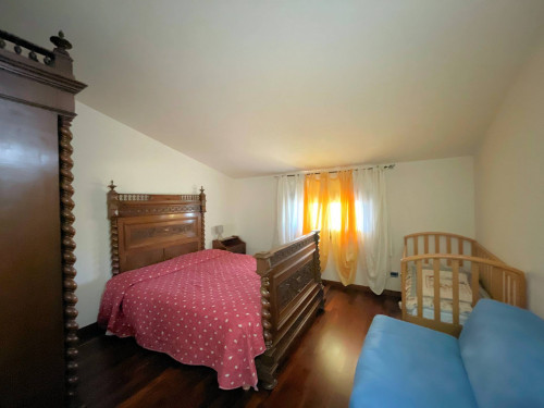 Complesso immobiliare di ampia superficie  in posizione collinare con parco e piscina in vendita a Pescia