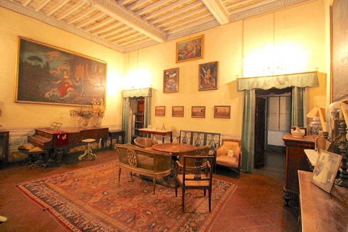 Palazzo nobile del 1700 con giardino in vendita a Pescia
