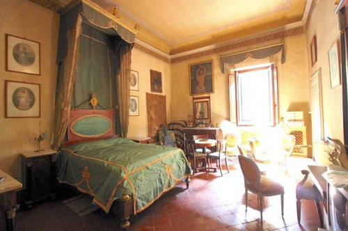 Palazzo nobile del 1700 con giardino in vendita a Pescia