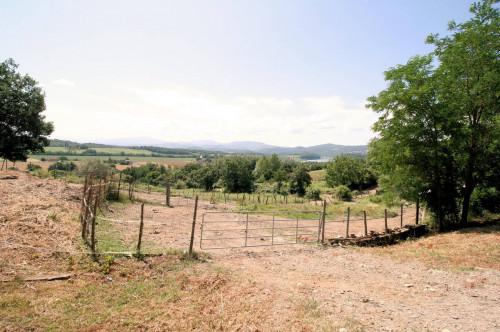 Podere con vista lago per gli amanti dei cavalli in vendita a Barberino di Mugello