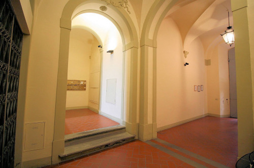 Appartamento di ampia superficie con salone affrescato in vendita a Pistoia