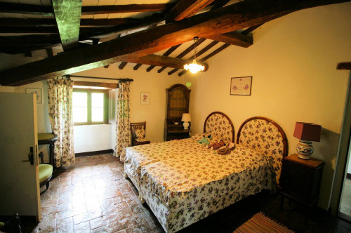 Dimora storica di ampia superficie con terreno e vista panoramica in vendita a Perugia