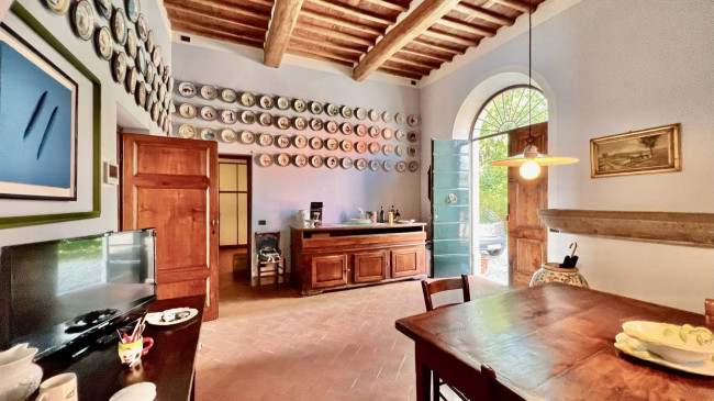 Villa storica di ampie dimensioni con parco dependance e piscina in vendita a Lucca