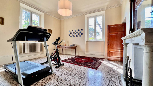 Villa storica di ampie dimensioni con parco dependance e piscina in vendita a Lucca