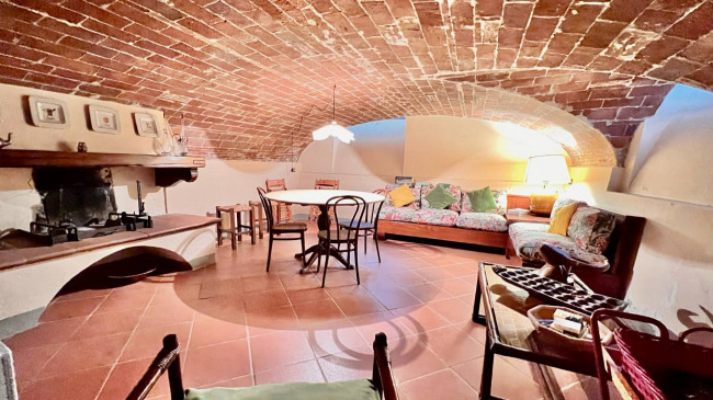 Villa storica di ampie dimensioni con parco dependance e piscina in vendita a Lucca