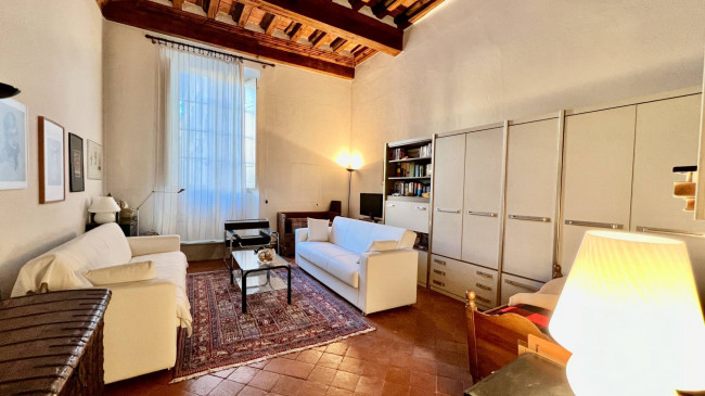 Appartamento di ampia superficie in centro storico in vendita a Lucca