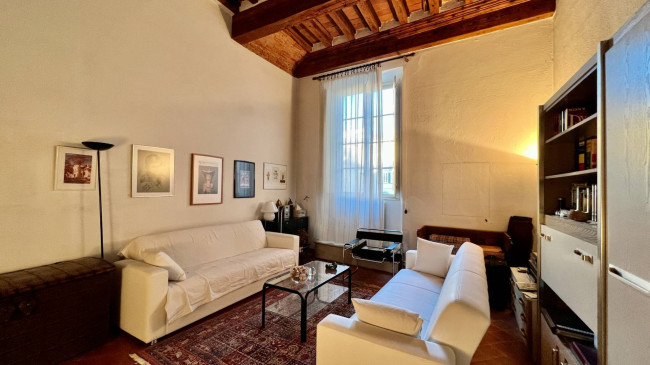 Appartamento di ampia superficie in centro storico in vendita a Lucca