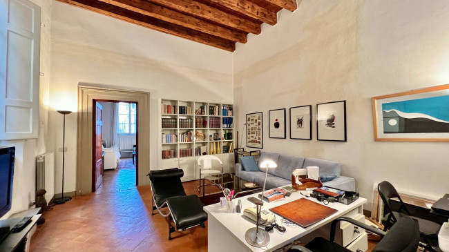 Appartamento di ampia superficie in centro storico in vendita a Lucca