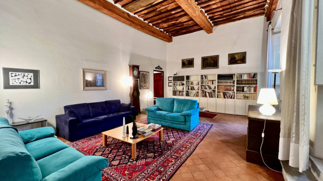 Appartamento di ampia superficie in centro storico in vendita a Lucca