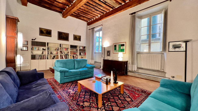 Appartamento di ampia superficie in centro storico in vendita a Lucca