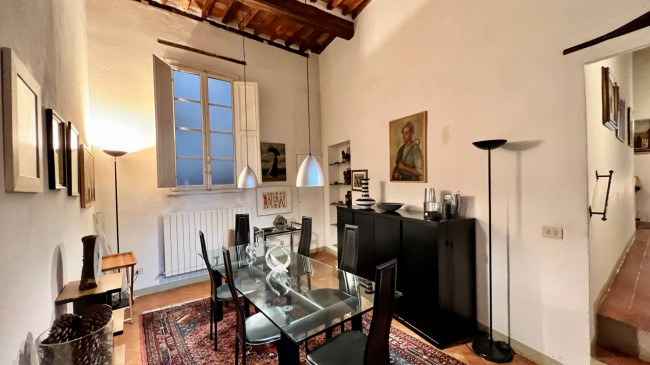 Appartamento di ampia superficie in centro storico in vendita a Lucca