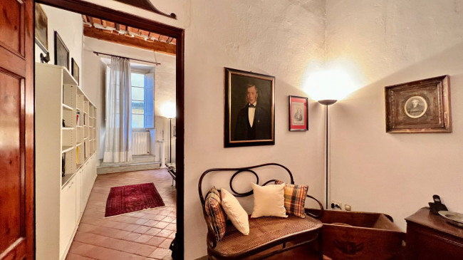 Appartamento di ampia superficie in centro storico in vendita a Lucca
