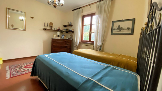Villa di ampia superficie immersa nel verde in vendita a Pescaglia