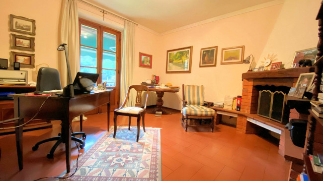 Villa di ampia superficie immersa nel verde in vendita a Pescaglia