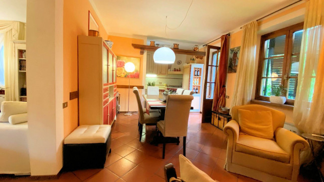 Villa di ampia superficie immersa nel verde in vendita a Pescaglia