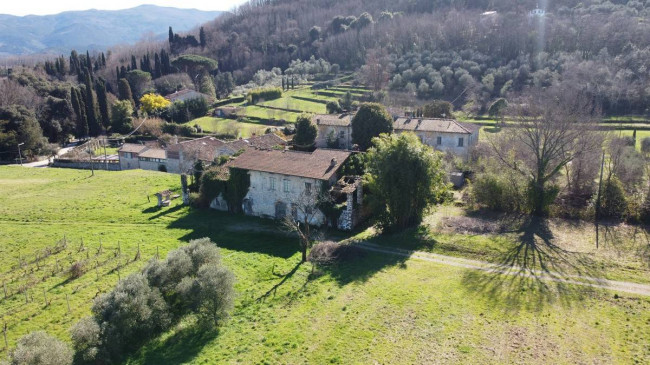 Villa in posizione esclusiva da ristrutturare in vendita a Lucca